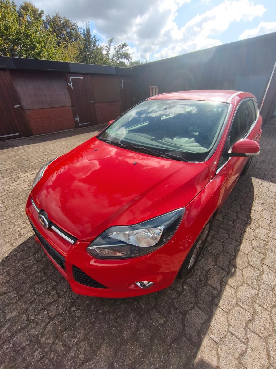 Ford Focus 2012 — interior