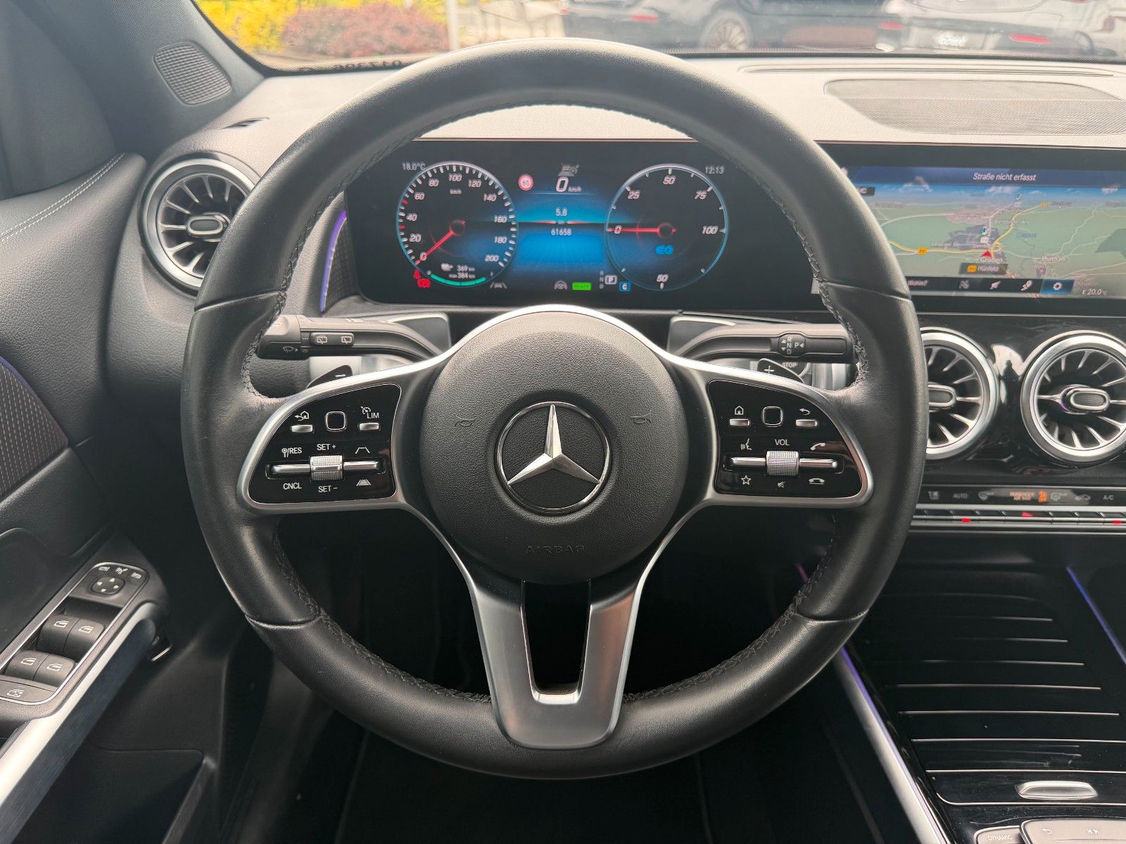 Fahrzeugabbildung Mercedes-Benz EQB 350 4M Progressive+Distr+Ambiente+RFK+MBUX
