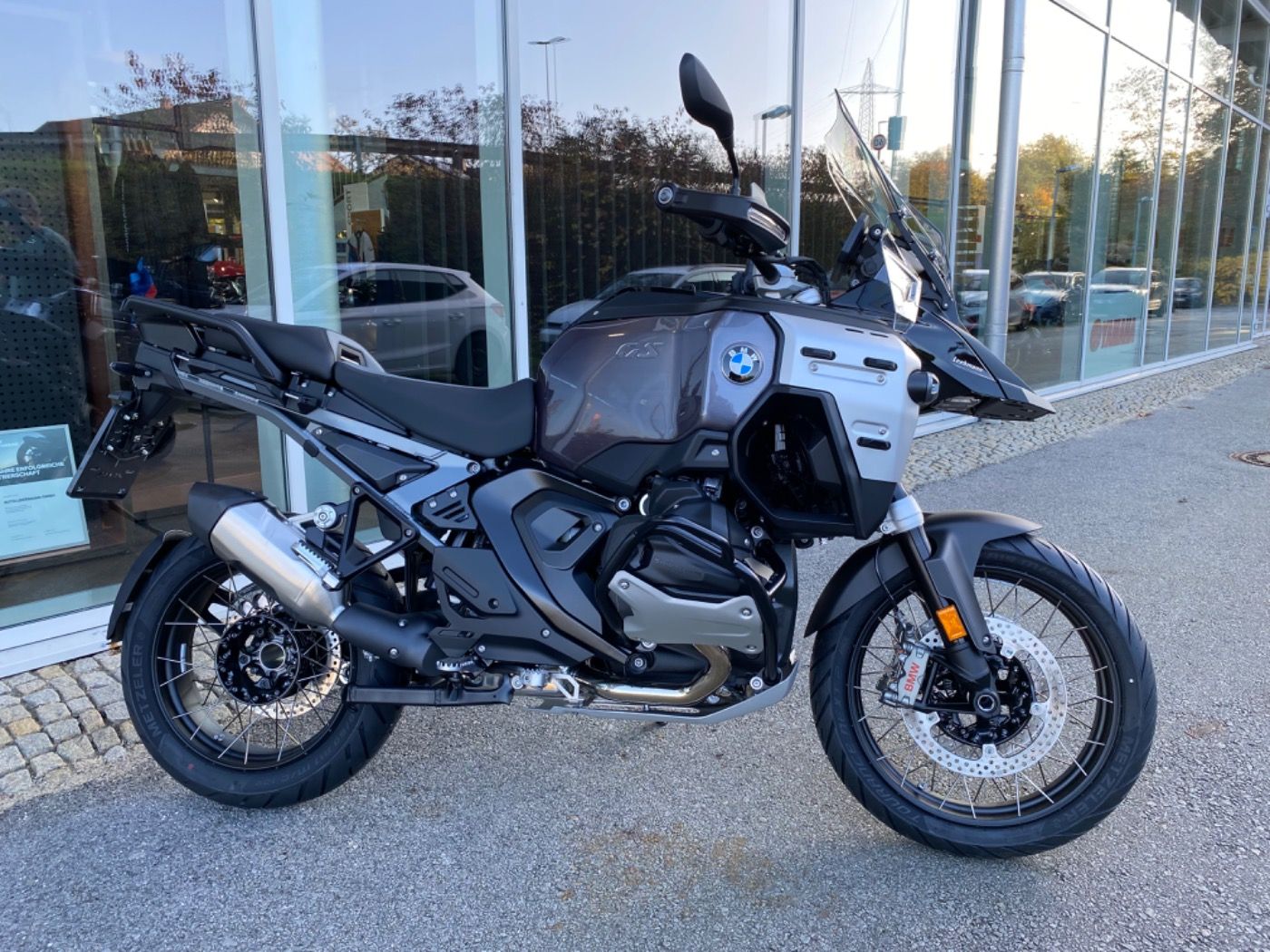 Fahrzeugabbildung BMW R 1300 GS Adventure Triple Black