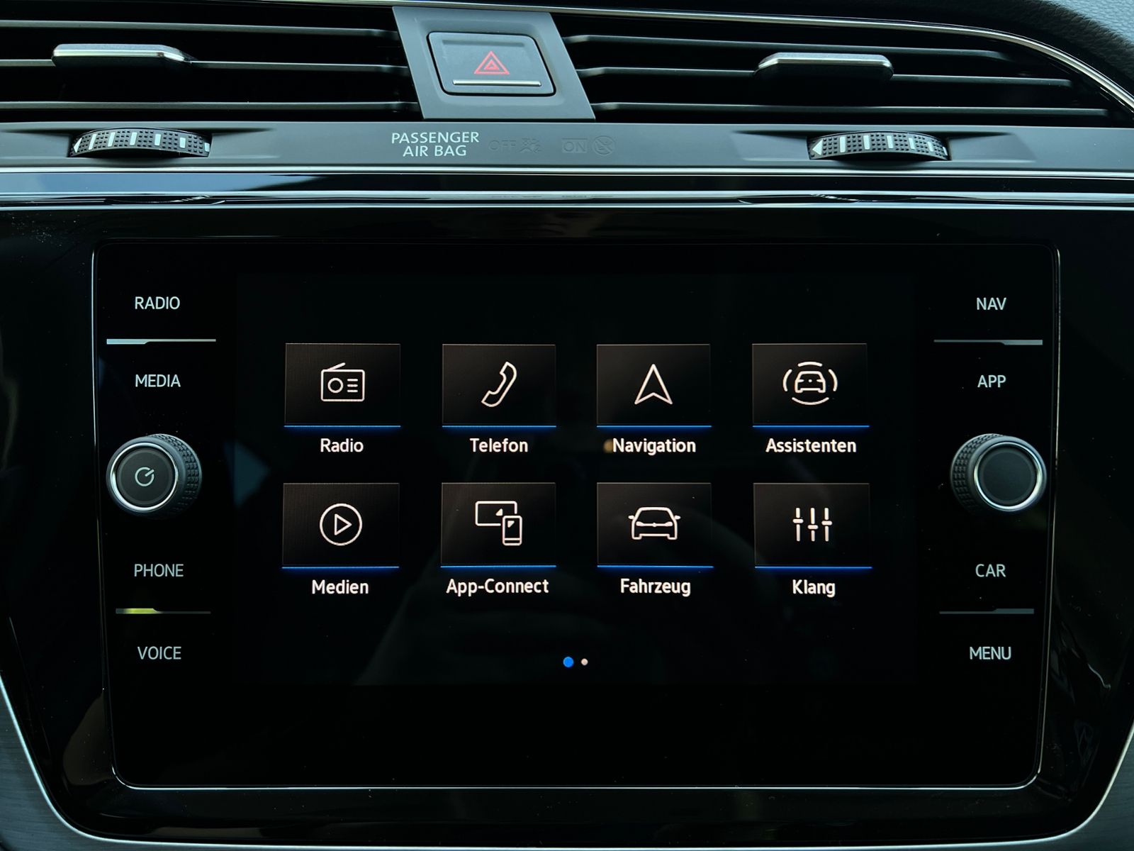 Fahrzeugabbildung Volkswagen Touran Comfortline 1.5 TSI DSG *LED, AHK, 7-Sitz