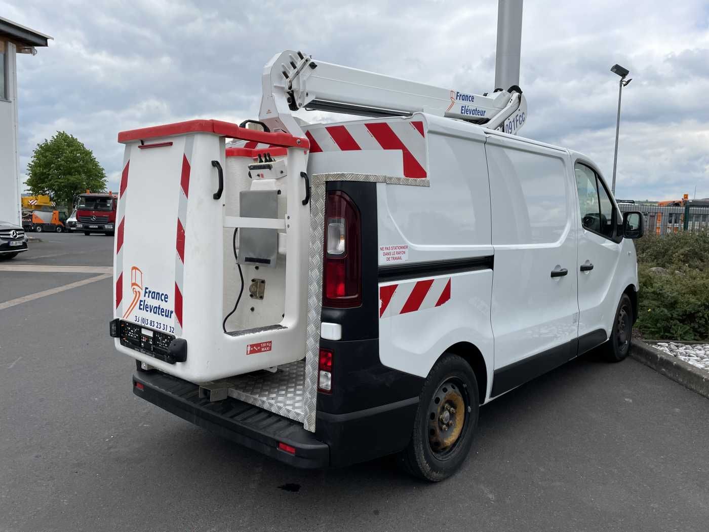 Fahrzeugabbildung Renault Trafic dCi 120 L1H1 / France Elavateur 091F 9m