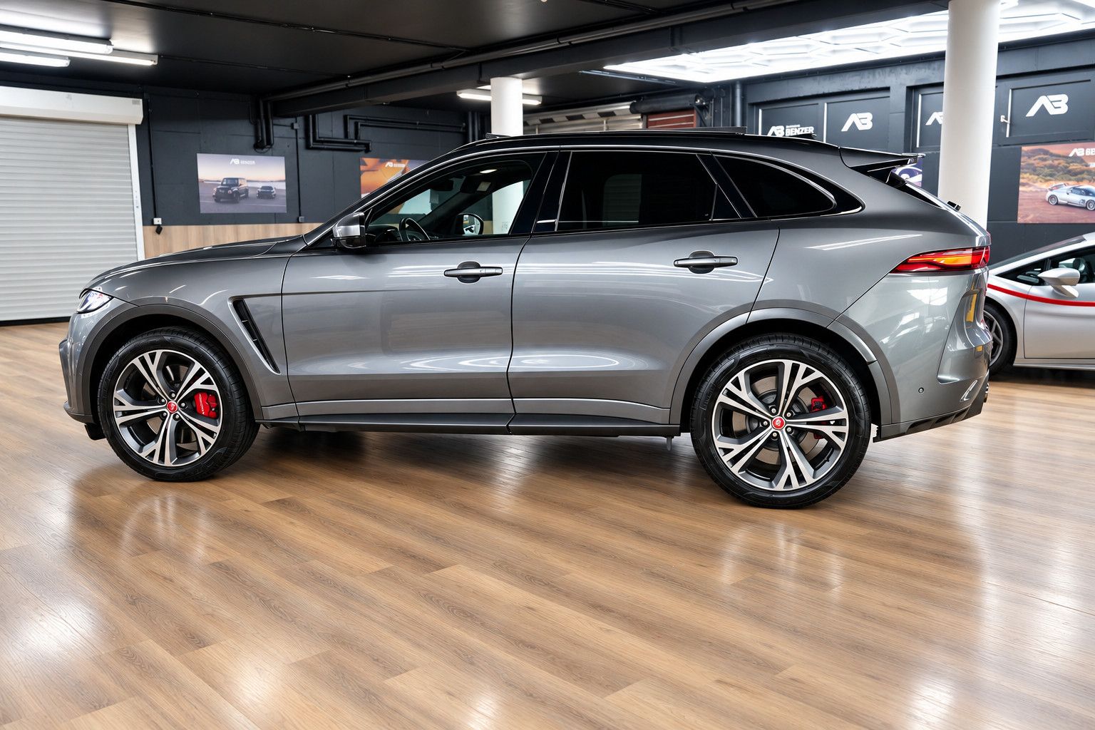 Fahrzeugabbildung Jaguar F-Pace  SVR /PANO/MERIDIAN/HUD/360°KAM/MEMORY