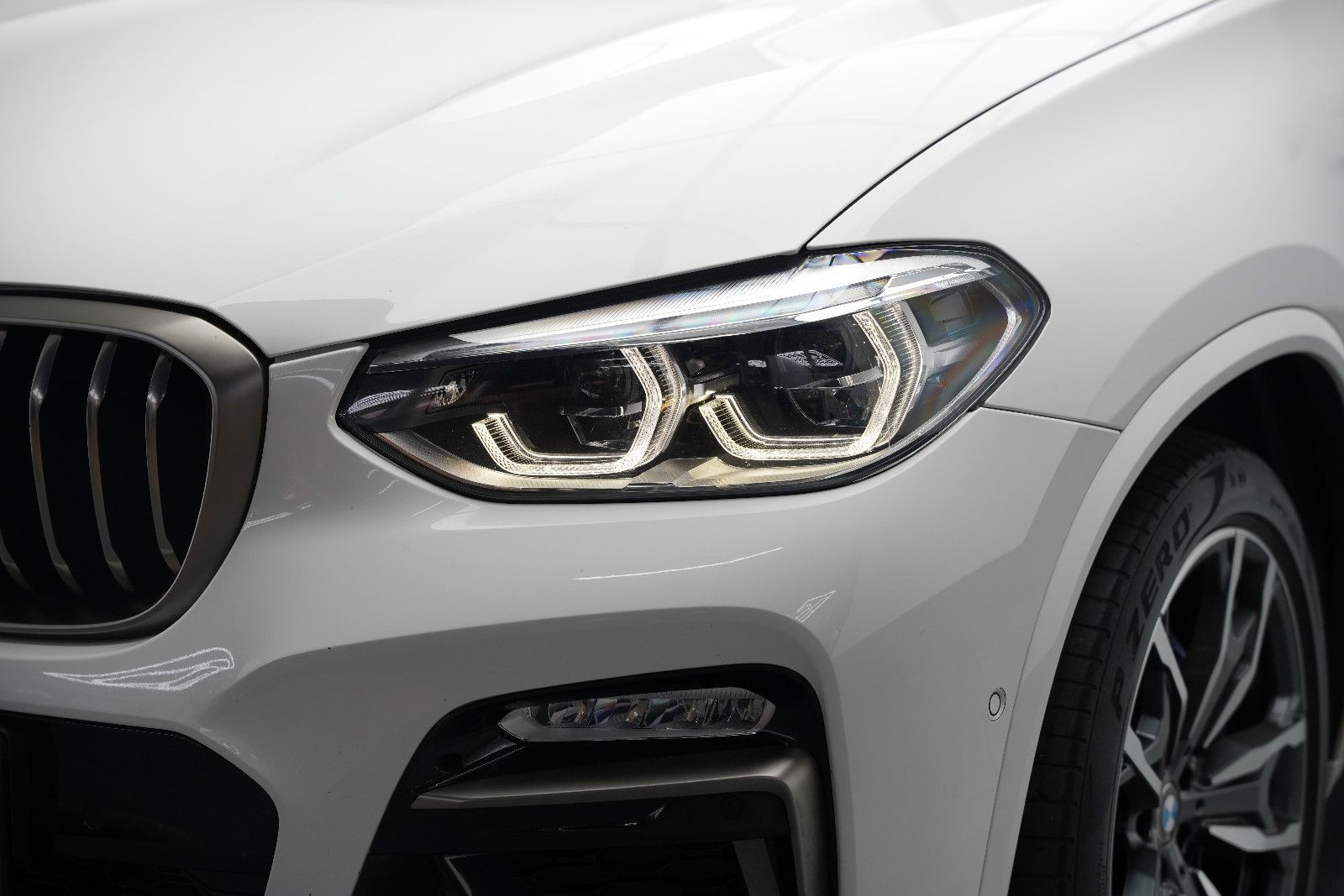 Fahrzeugabbildung BMW X4 M40 /HUD/LED/AHK/Leder/HUD/Ambiente/360°Cam/
