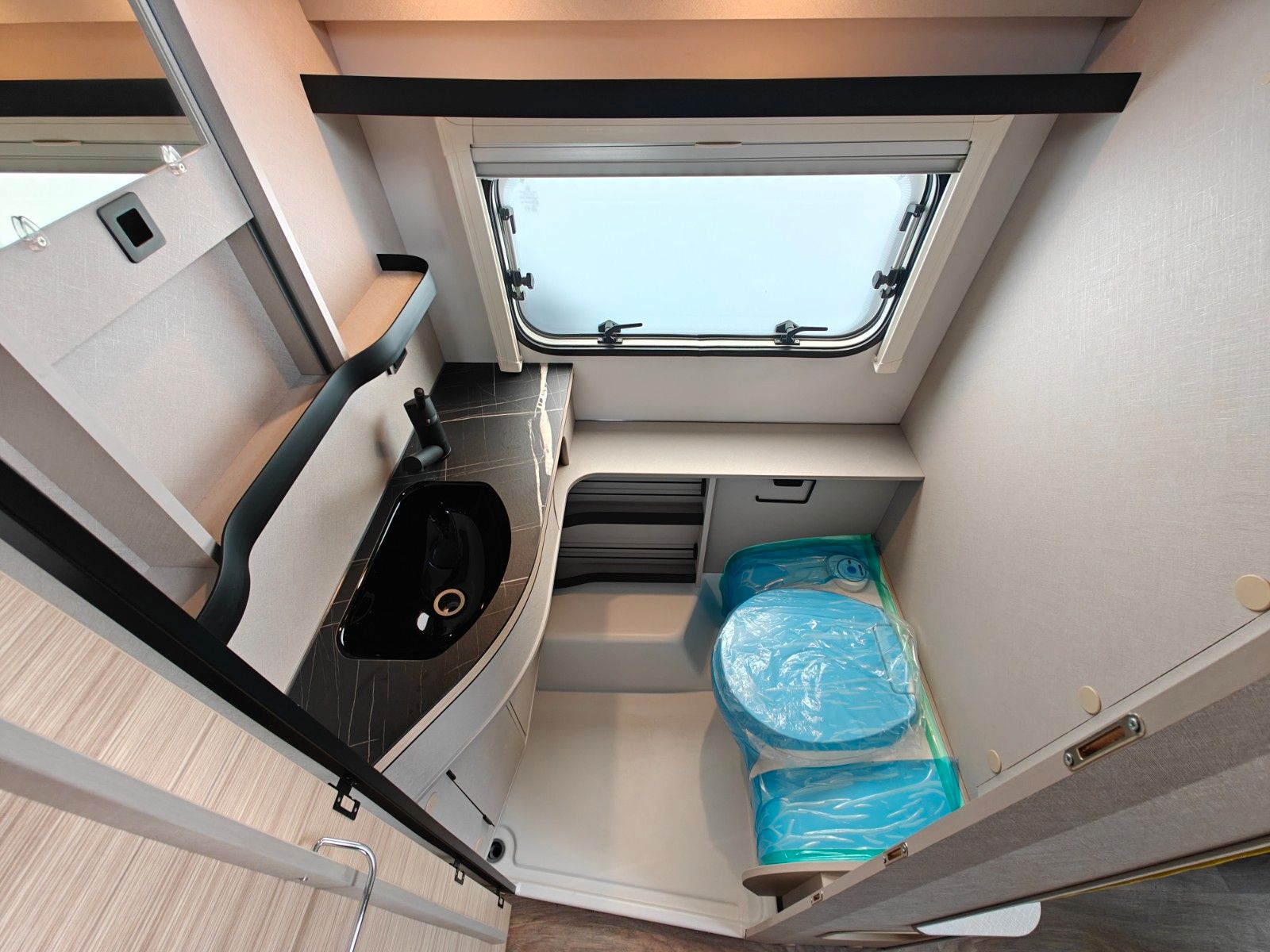 Fahrzeugabbildung HYMER / ERIBA / HYMERCAR Touring 630 Nugget Gold SD - JETZT 5.404€ SPAREN