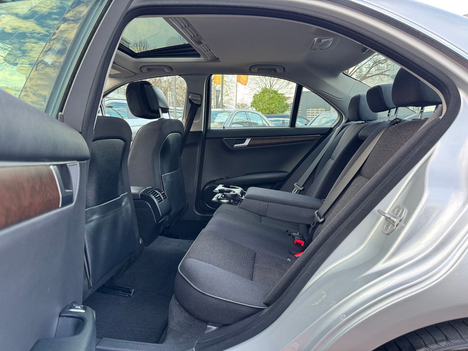 Fahrzeugabbildung Mercedes-Benz C 200 BE 7GT ELEGANCE NAVI ILS AHK SPORT 18 ALU