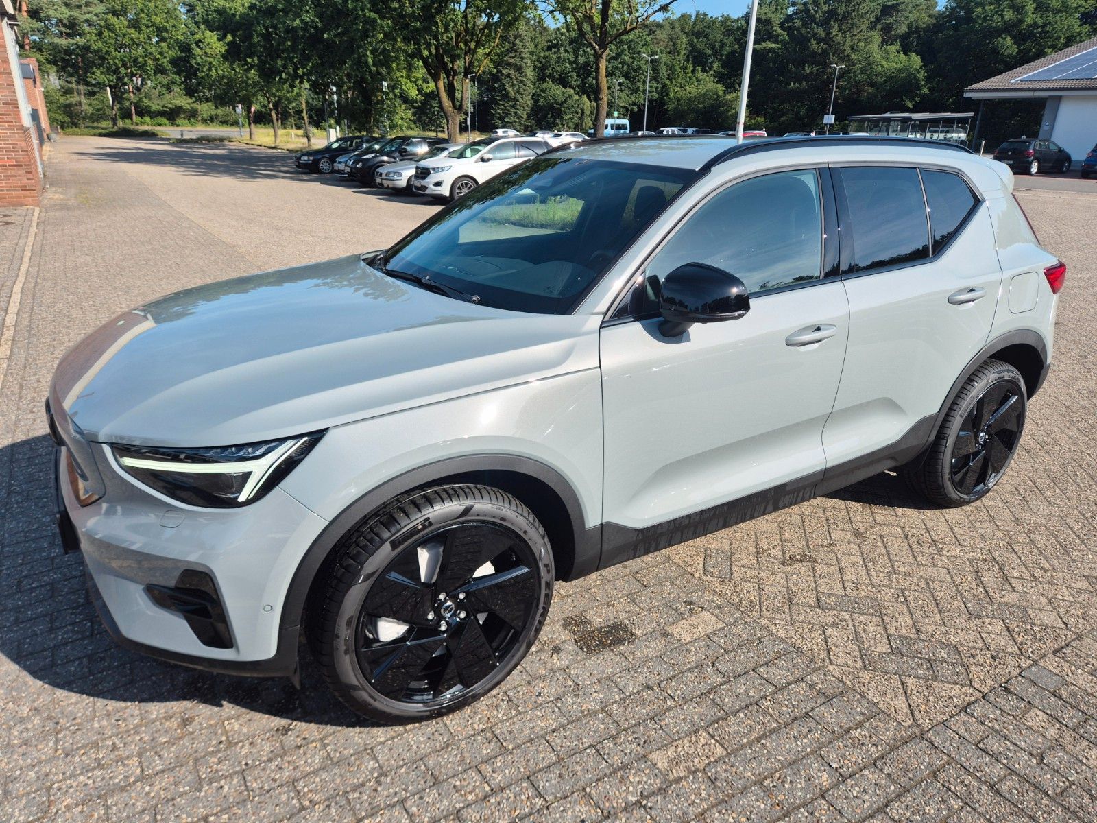 Volvo EX40 185 kW Single Motor Extended Range RWD Plus imagem 3