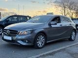 Mercedes-Benz A 180 BlueEfficiency / Vollleder weiß / Navi - : Leder, Kleinwagen