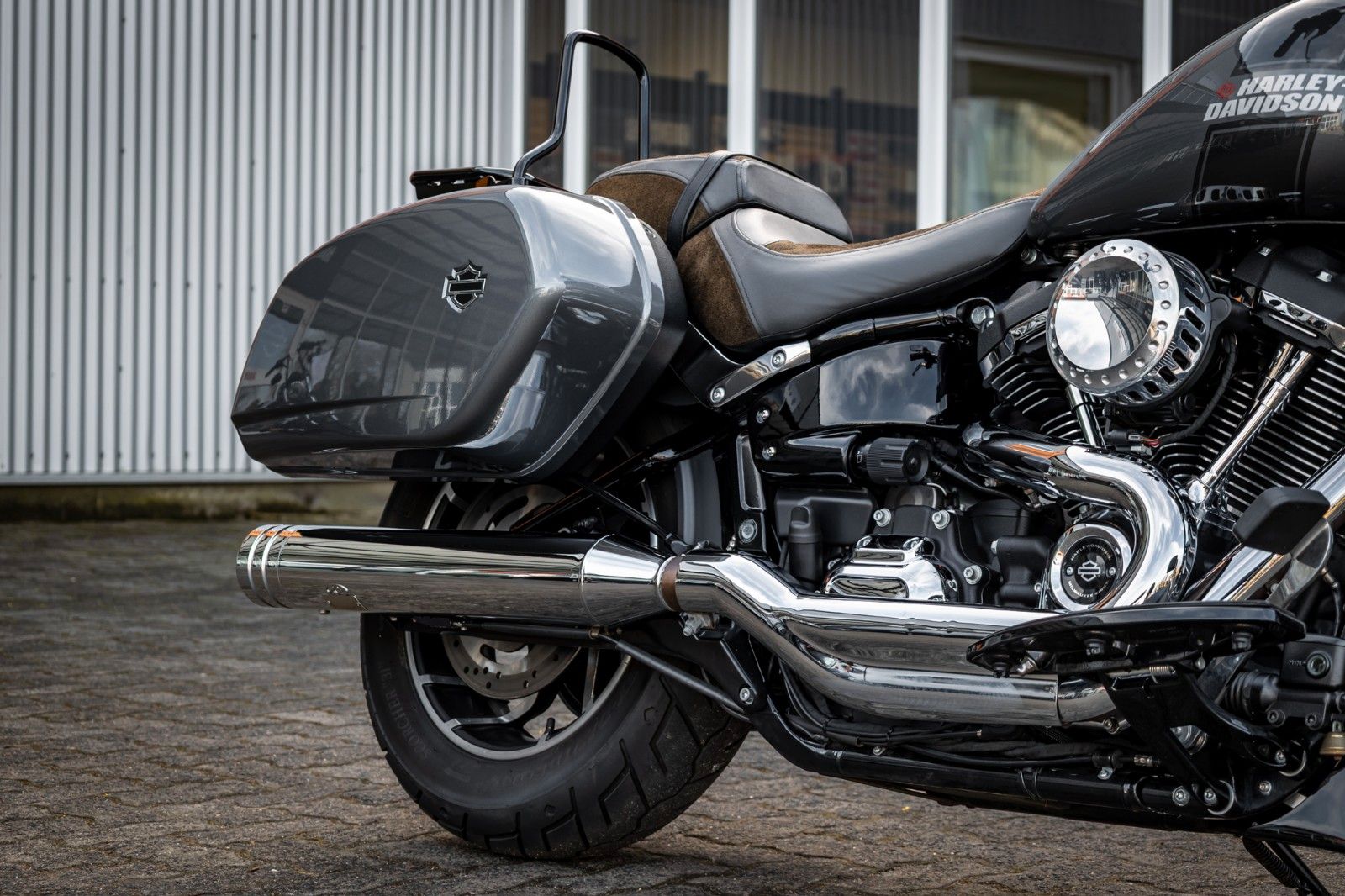 Fahrzeugabbildung Harley-Davidson FLSB SPORT GLIDE 107 - Dr. Jekill & Mr. Hyde -