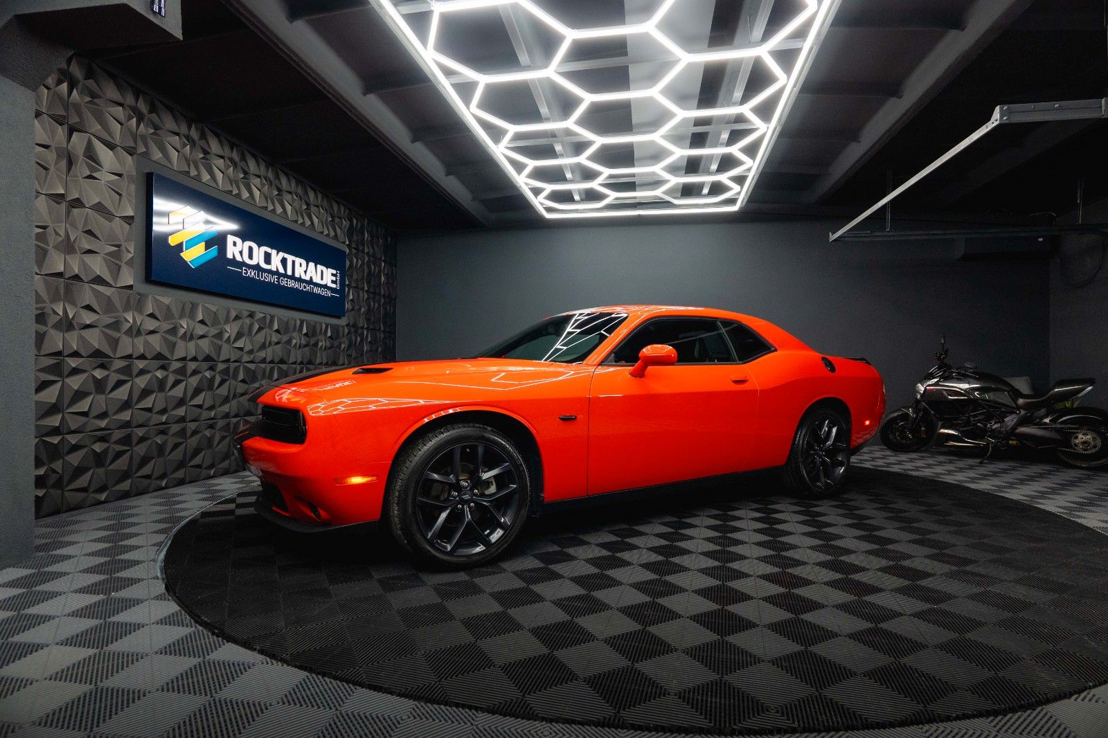 Fahrzeugabbildung Dodge Challenger 3.6 V6 GT SRT Styling *LED*1.Hand*19%