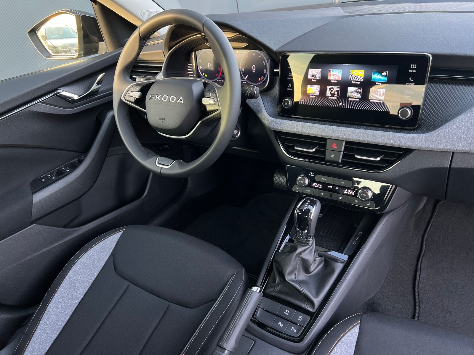 Fahrzeugabbildung SKODA Kamiq Drive 1.0 TSI DSG *AHK, Matrix, ACC, Smart