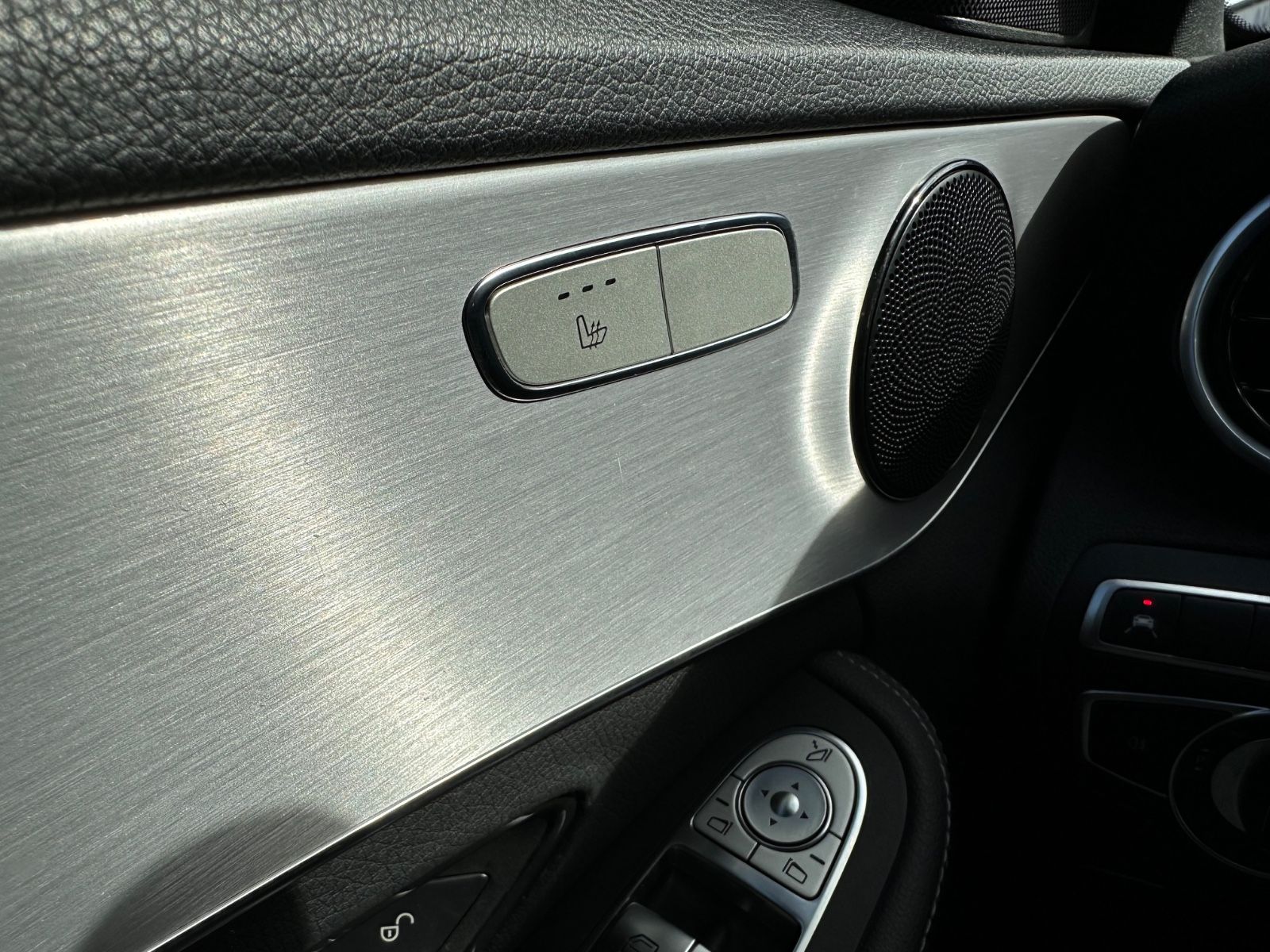 Fahrzeugabbildung Mercedes-Benz C 300 T-Modell AMG Line Night/AHK/LED/Navi/eHeck