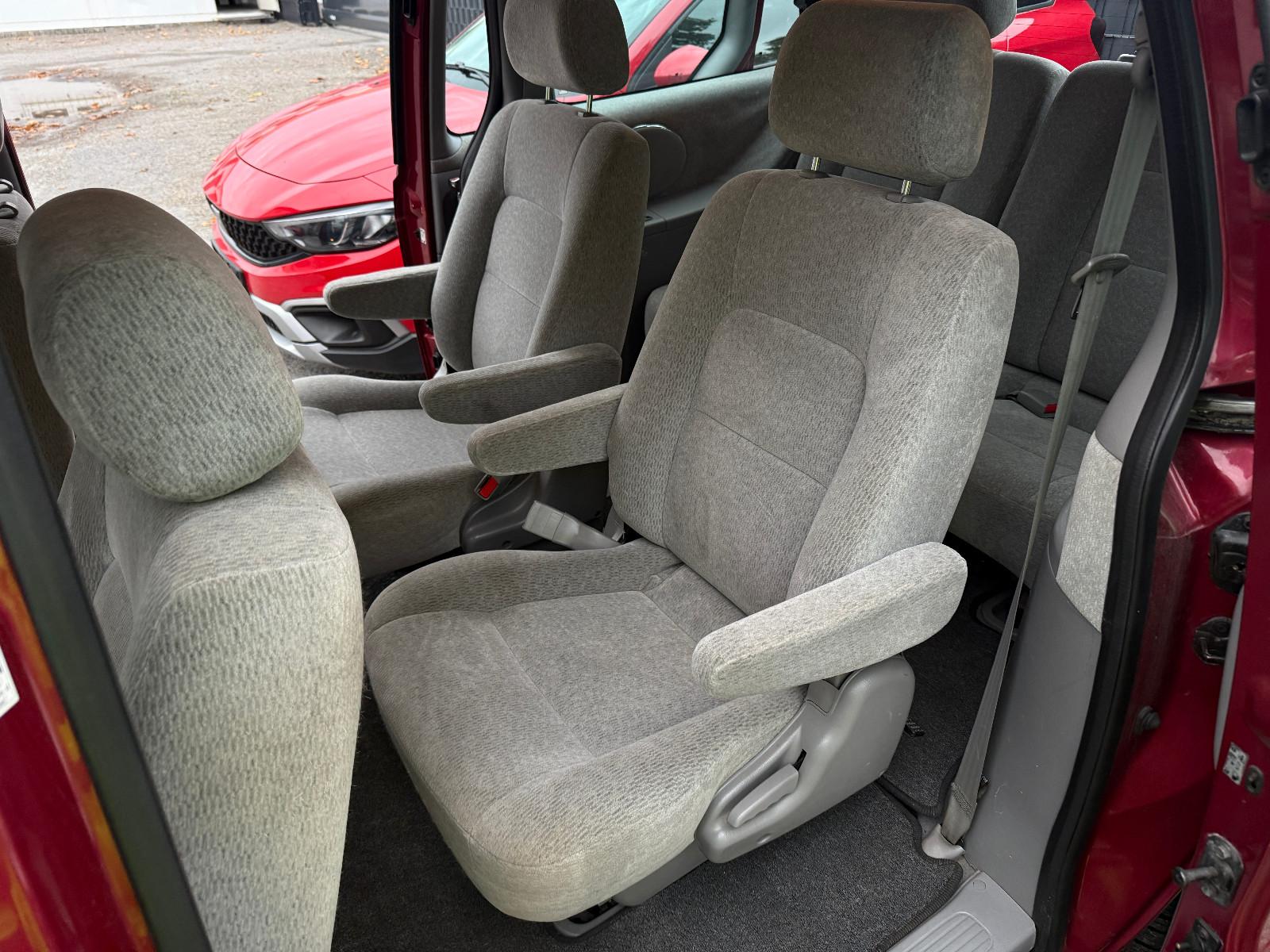 Kia Carnival 2006 — photo 15