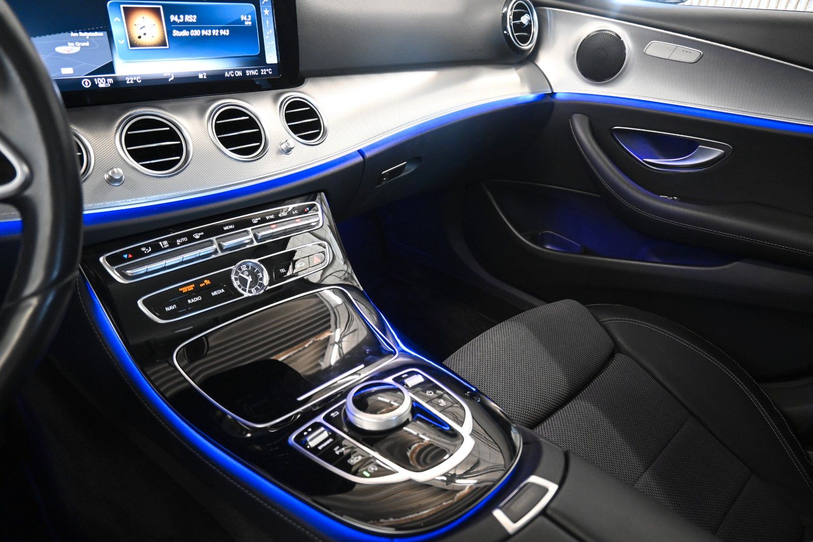 Fahrzeugabbildung Mercedes-Benz E 200 Autom. T-Modell 4Matic*RFK*LED*BLIS*