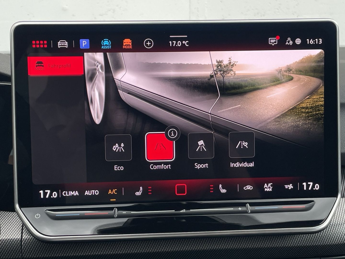 Golf VIII 1.5 eTSI DSG R-Line HUD/AHK/Kamera/ACC