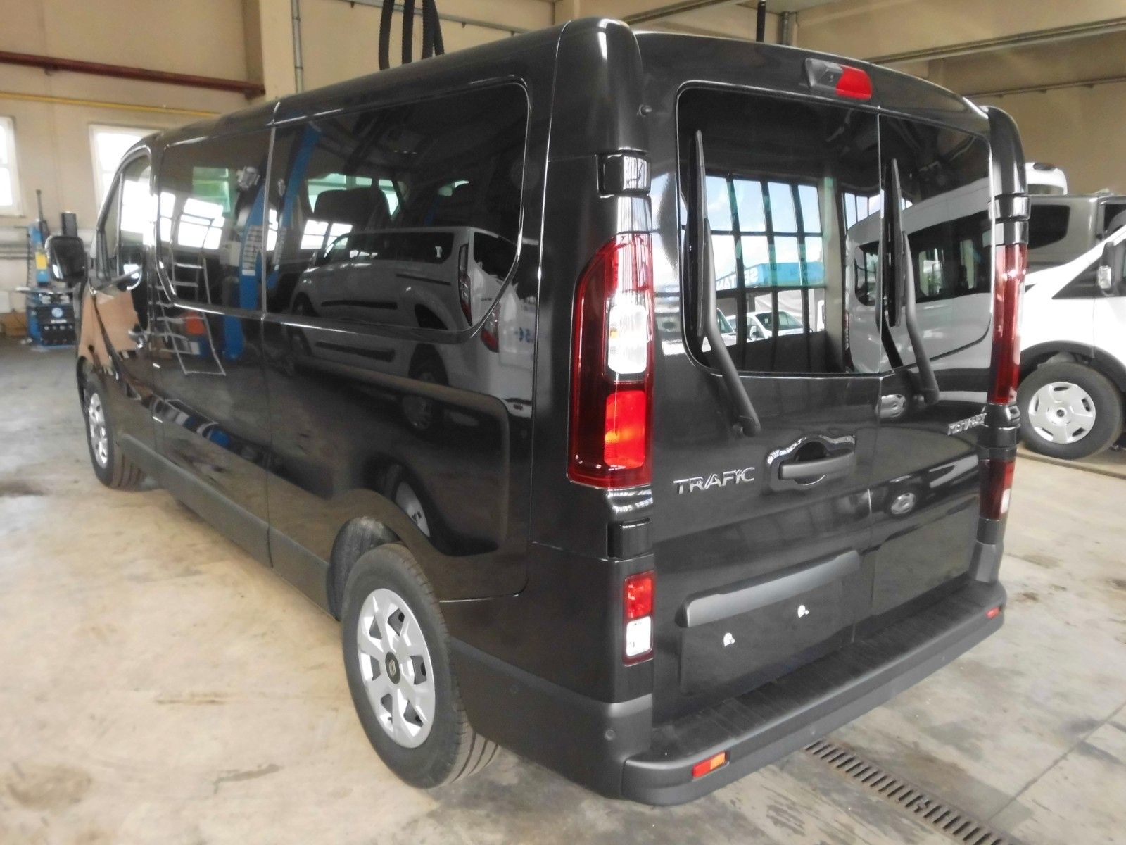 Renault Trafic, Klima vo+hi, Rollstuhlrampe+Befestigung imagem 2