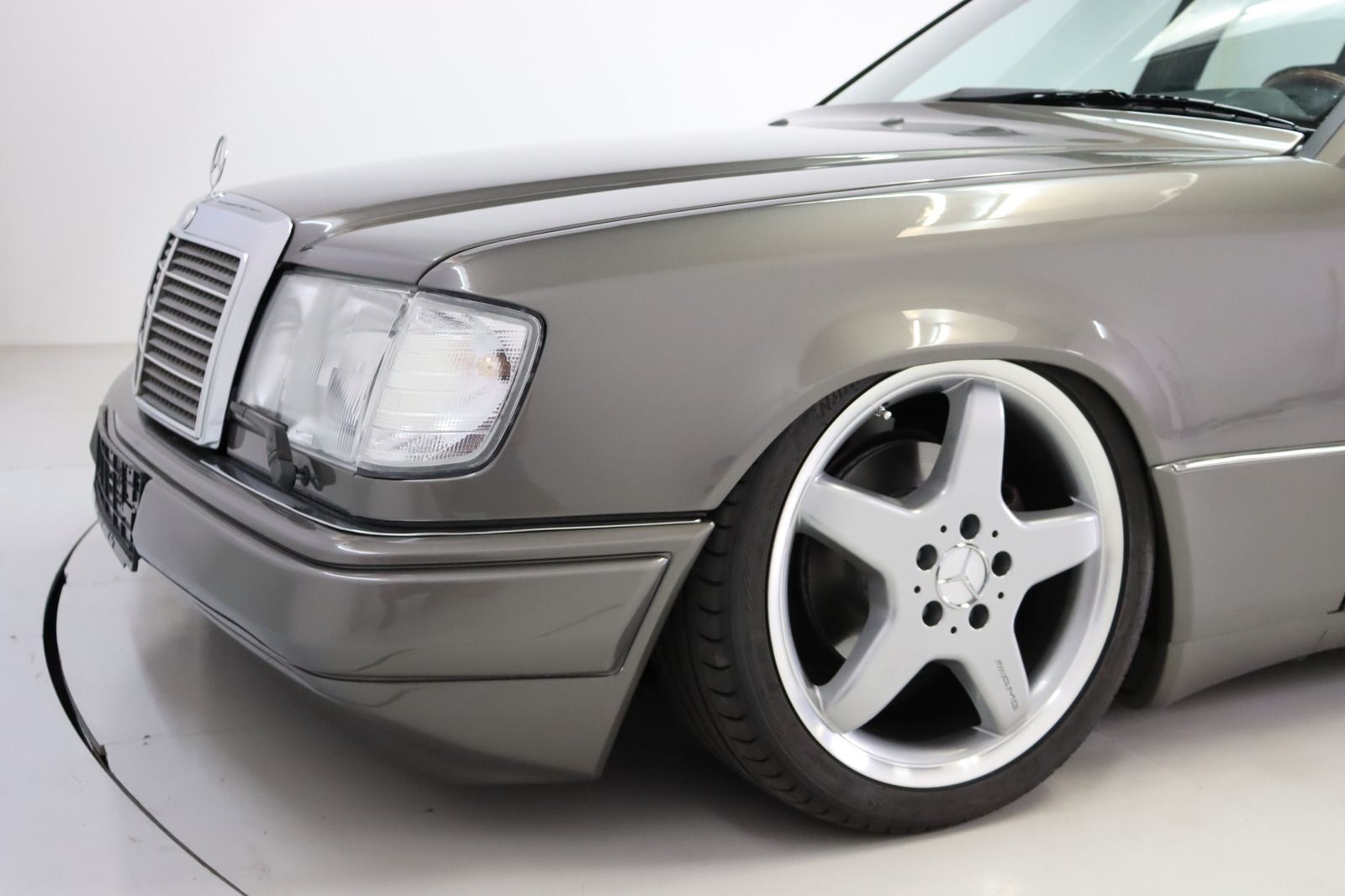 Fahrzeugabbildung Mercedes-Benz E 300 W124 Restauriert Leder * Sitzhzg.* Klima