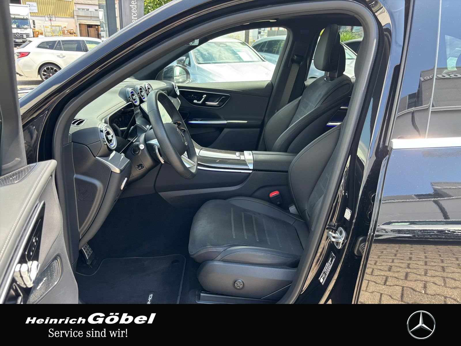 Fahrzeugabbildung Mercedes-Benz GLC 200 4M AMG*AHK*PANO*MEMORY*360°KAM*AMBIENTEB