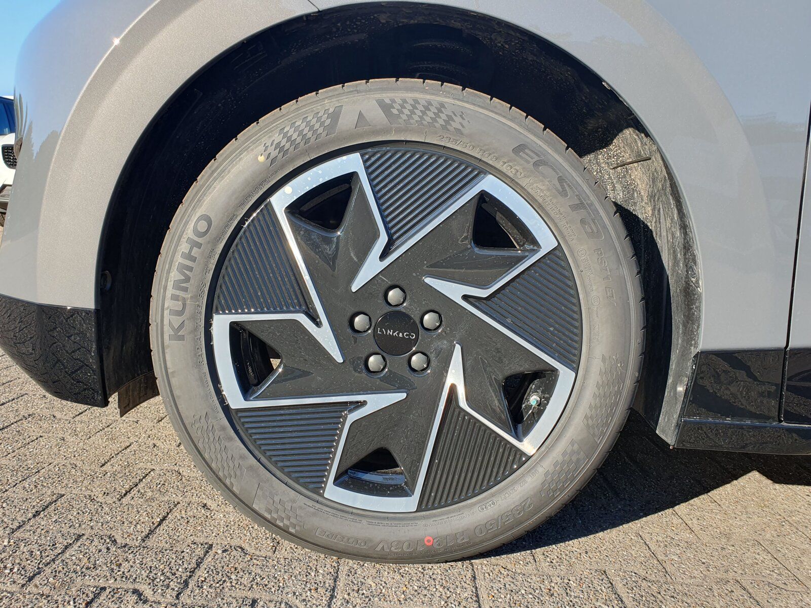 Lynk & Co 02
