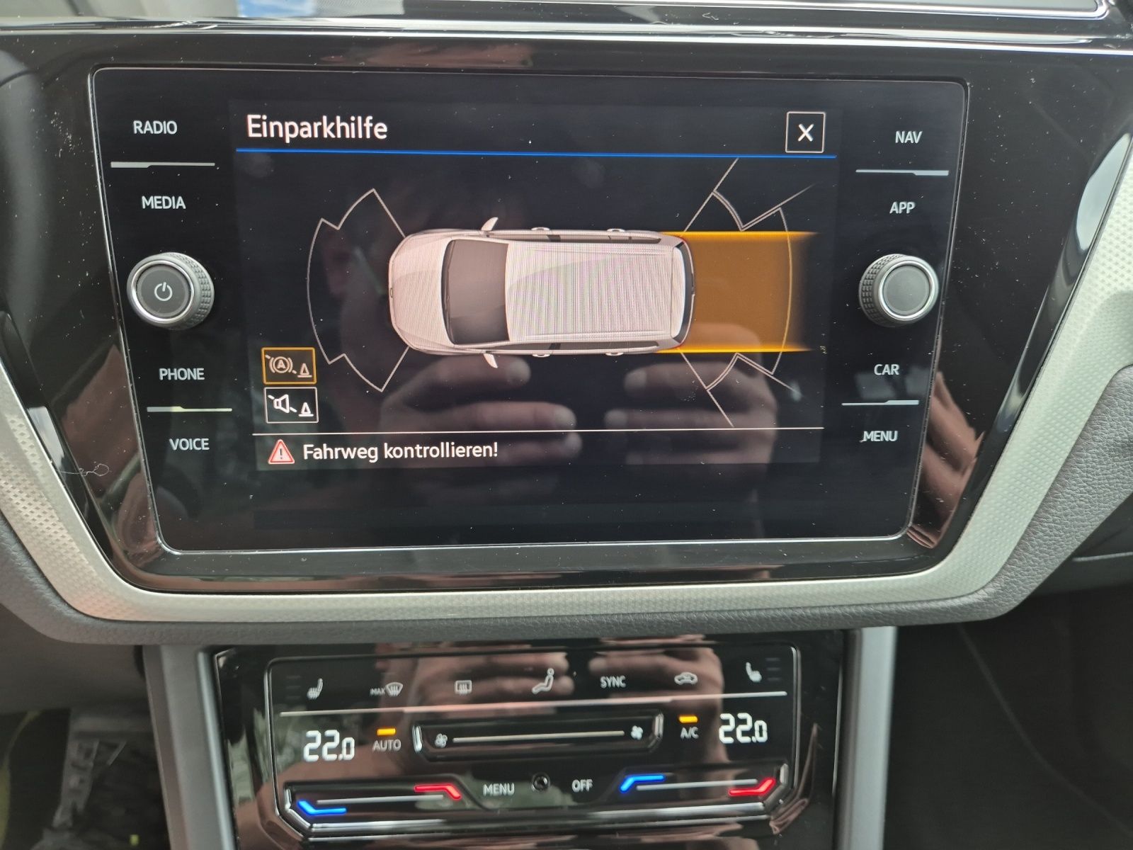 Fahrzeugabbildung Volkswagen Touran TSI Move 7-Si AHK Navi AID ACC PDC SH LM