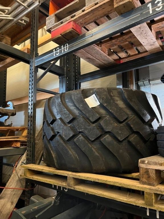 Fahrzeugabbildung Andere Ufkes 962/25 / Valtra S374 / nur: 1.980h!