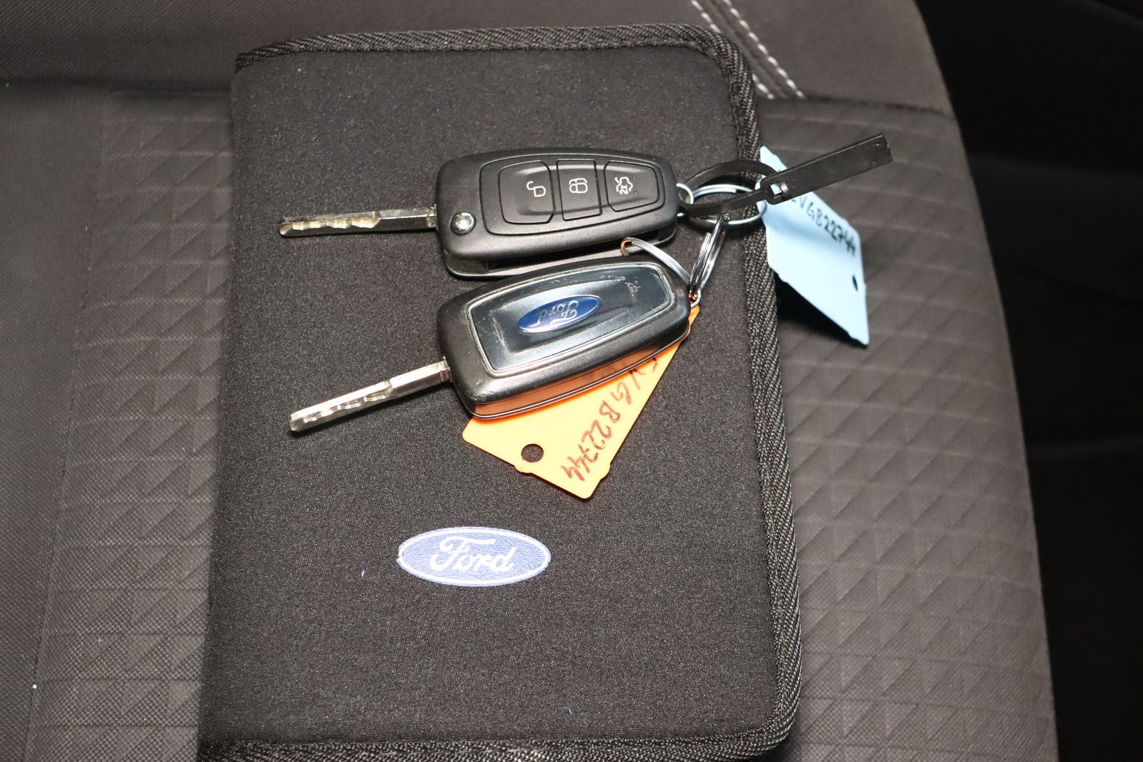 Fahrzeugabbildung Ford C-Max 1.0 * Navi * PDC * SHZ