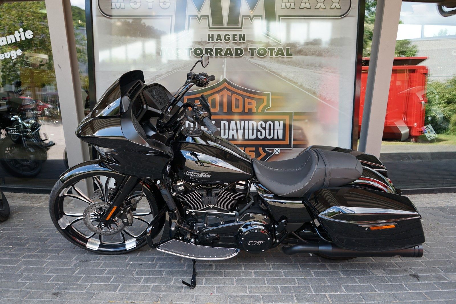 Fahrzeugabbildung Harley-Davidson Road Glide FLTRX 117 mit 26" Vorderrad JEKILL