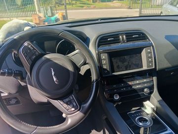 Jaguar F-Pace - 7