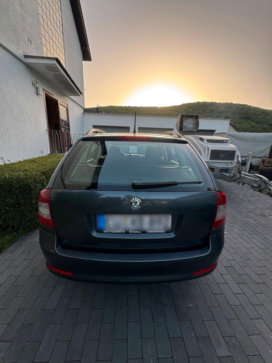 Skoda Octavia 2011 — engine 122 HP (90kW)