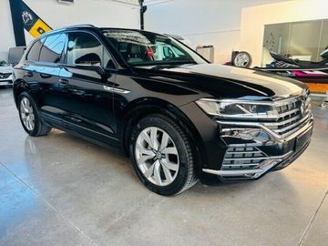 Volkswagen Touareg - 1