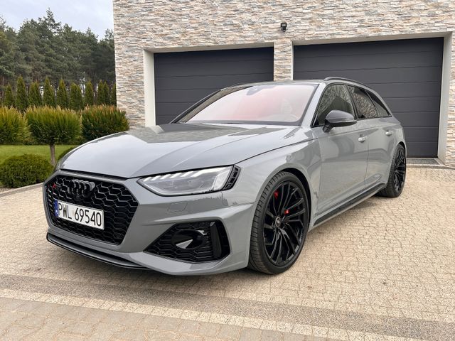 Audi RS4 2.9 TFSI MASSAGE CARBON PANO