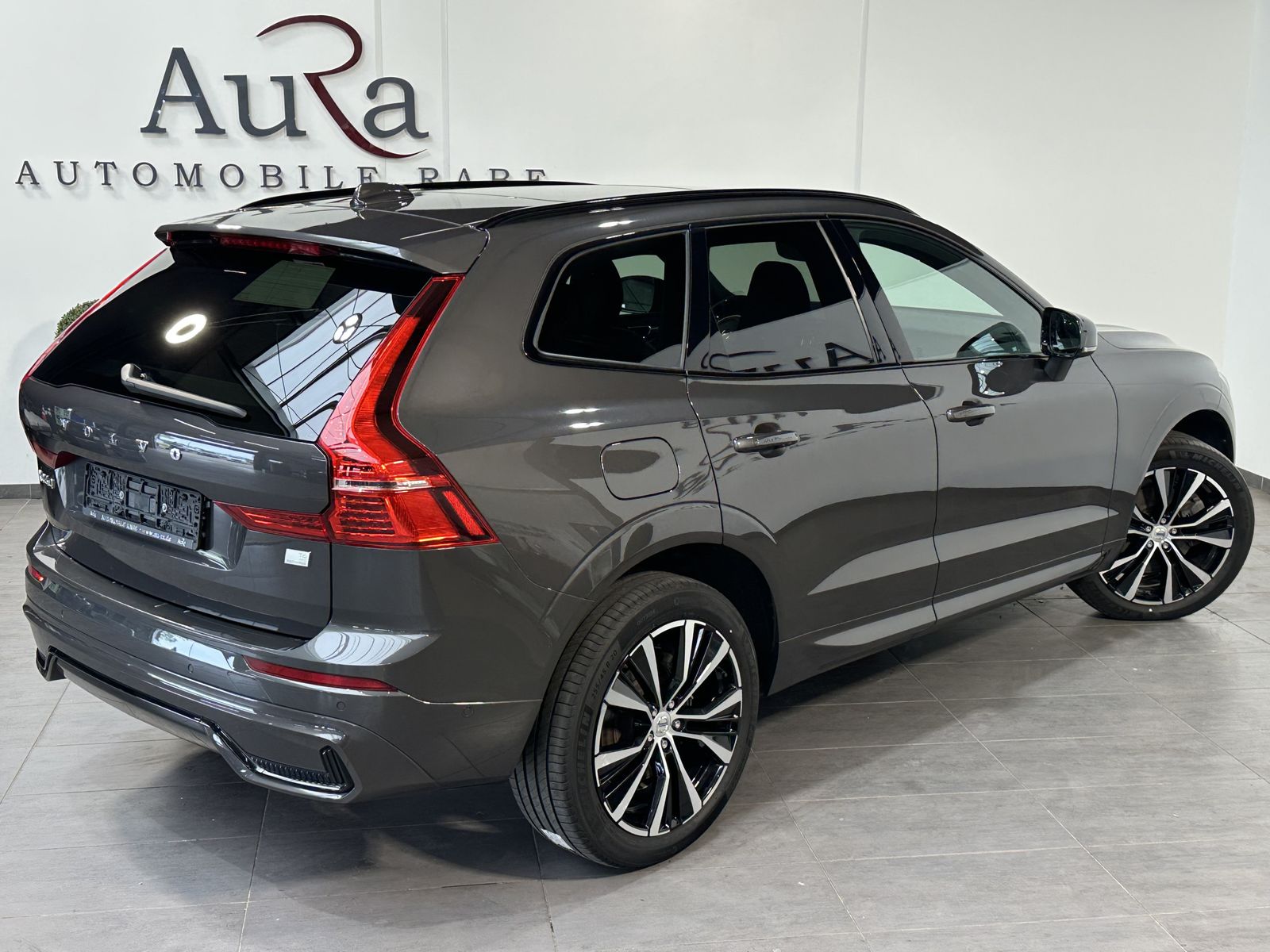 Fahrzeugabbildung Volvo XC60 T6 Plus Dark AT AWD NAV+LED+ACC+360°+PANO