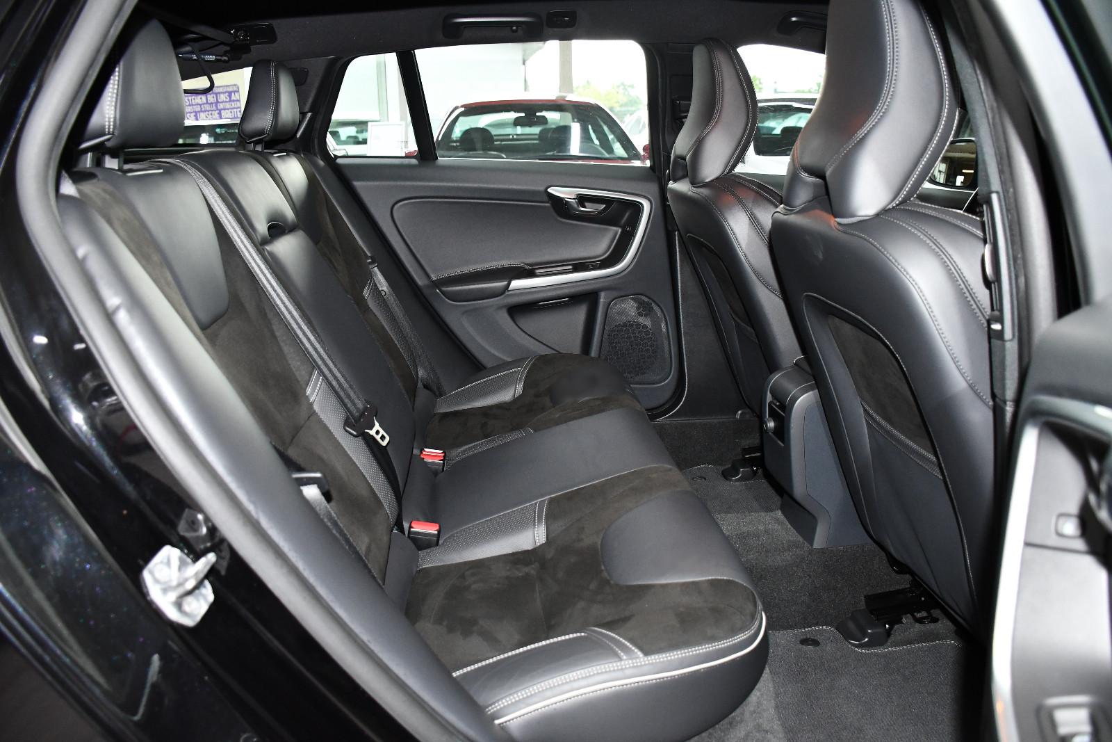 Volvo V60 D4 R-Design Aut. Kamera Leder Navi Ahk 82tkm