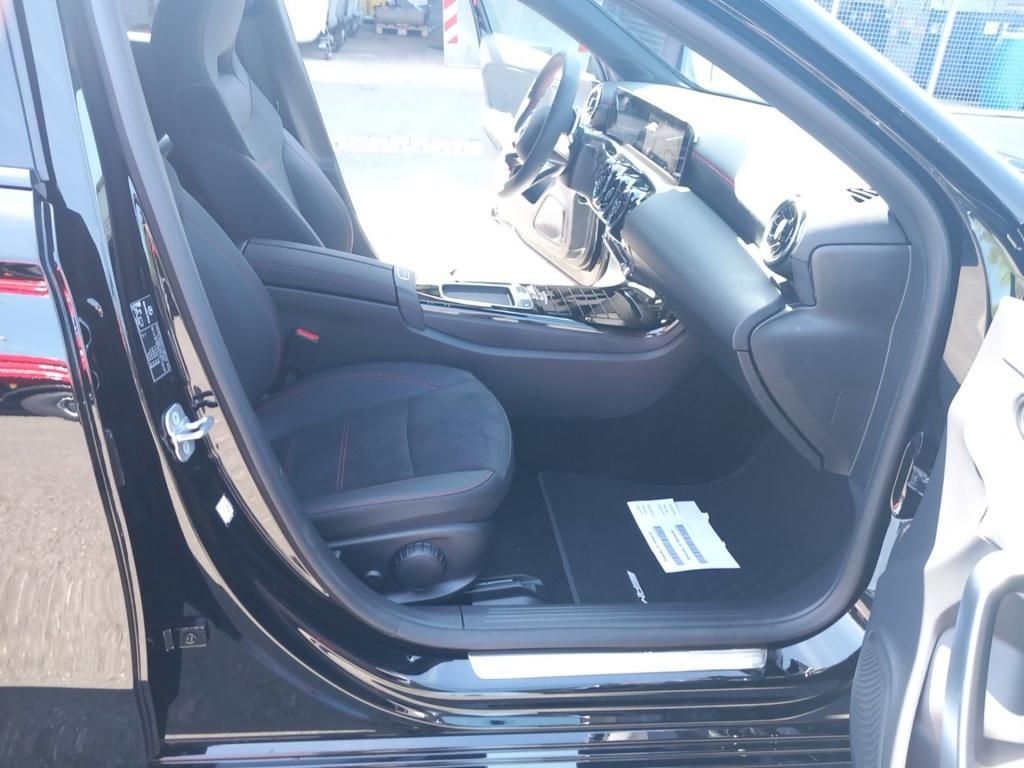 Fahrzeugabbildung Mercedes-Benz A 180 Kompaktlimousine AMG Line*Night Paket*LED