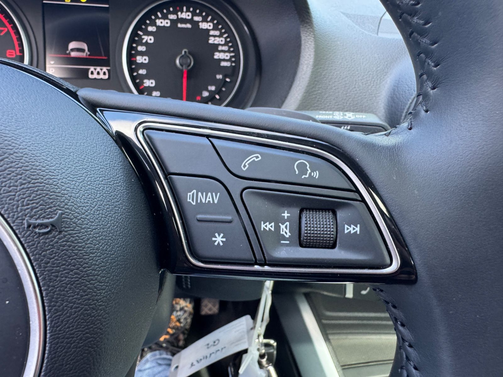 Fahrzeugabbildung Audi Q2 40 TFSI quattro S Line Leder+Navi+Panorama+LE
