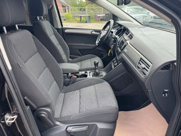 Volkswagen Touran - 11