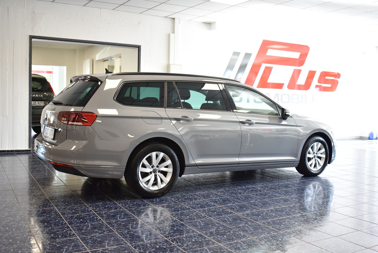 Volkswagen Passat 2.0 TDI Aut Navi LED Kamera 1-Hand imagem 3