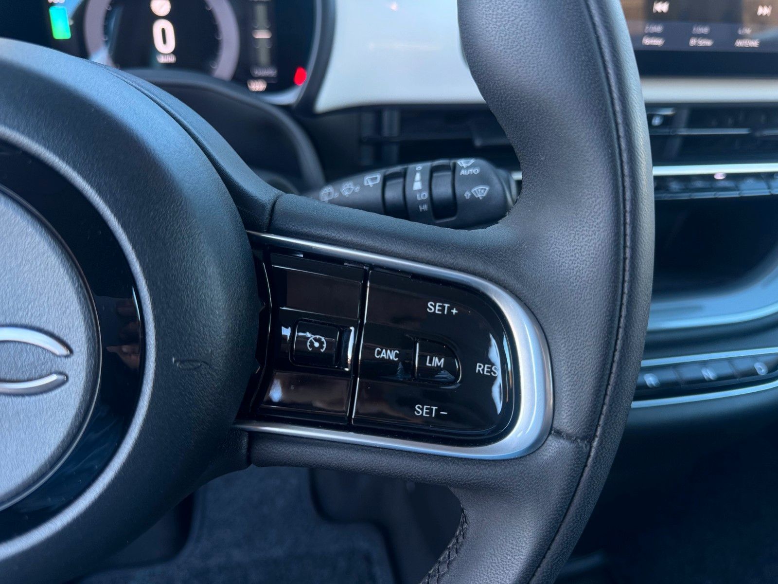 Fahrzeugabbildung Fiat 500e Carplay Klima Tempo