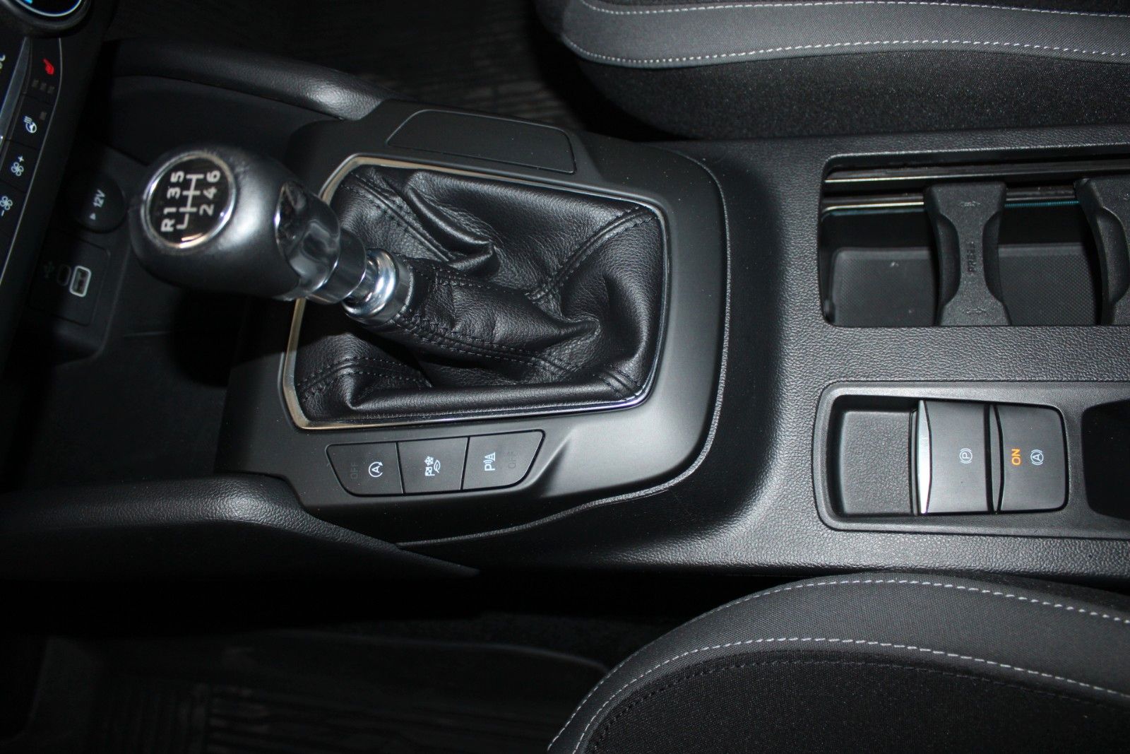 Fahrzeugabbildung Ford Focus Turnier Cool & Connect NAVI CAM WinterPak.