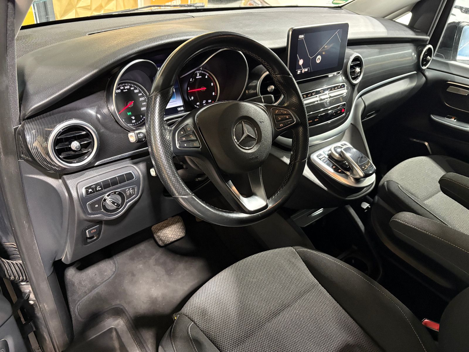 Fahrzeugabbildung Mercedes-Benz V 220d EDITION lang /8-SITZ/BURMESTER/KAMERA/