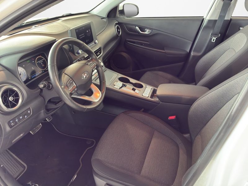 Fahrzeugabbildung Hyundai KONA EV SELECT KAMERA PDC ACC SITZHZG