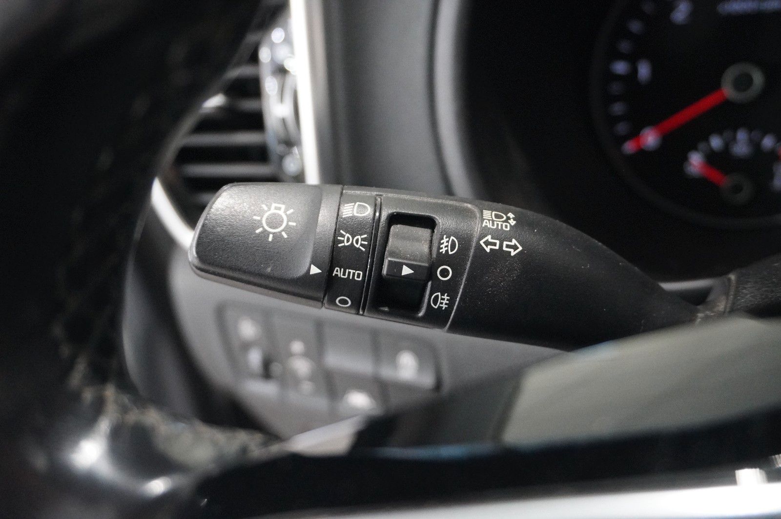Fahrzeugabbildung Kia Sportage 1.6 CRDI 2WD DCT NAVI/LED/KAMERA/SH/AHK