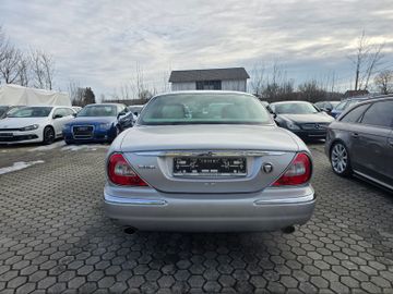 Jaguar XJ6 - 4
