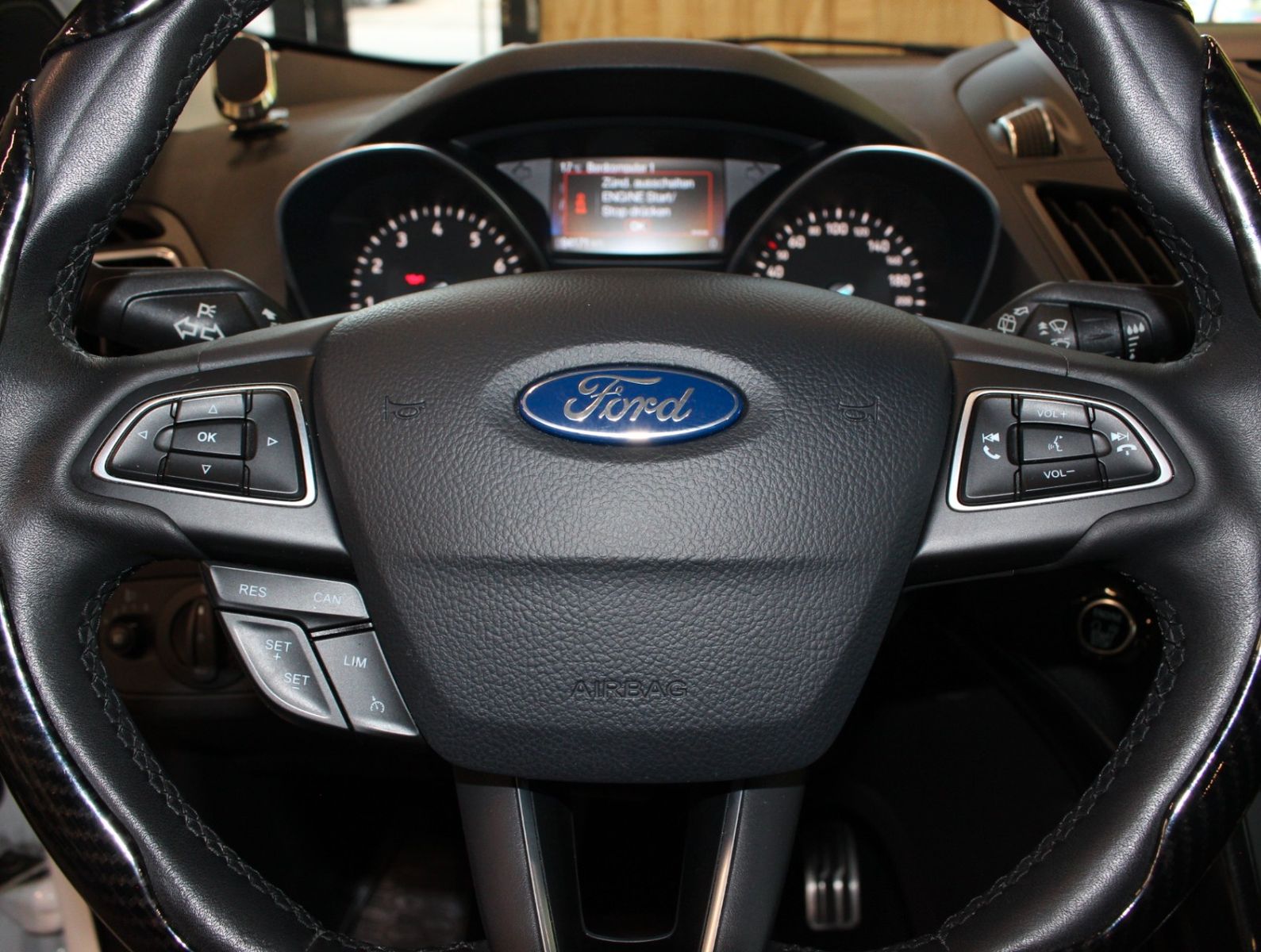 Fahrzeugabbildung Ford Kuga 1,5 EcoBoost 4x2 Titanium*Kamera*Navi