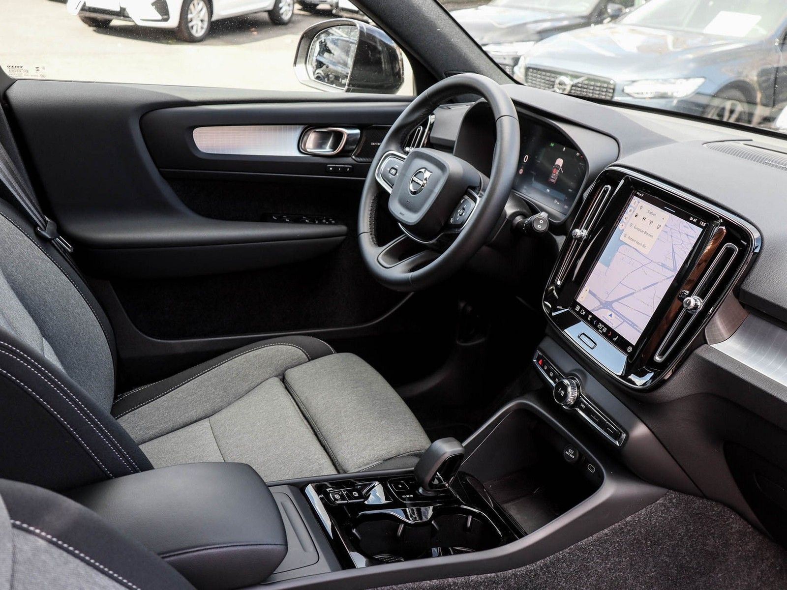 Volvo XC40 B4 Plus Black Edition NP: 56.450,-//PIXEL/P imagem 3