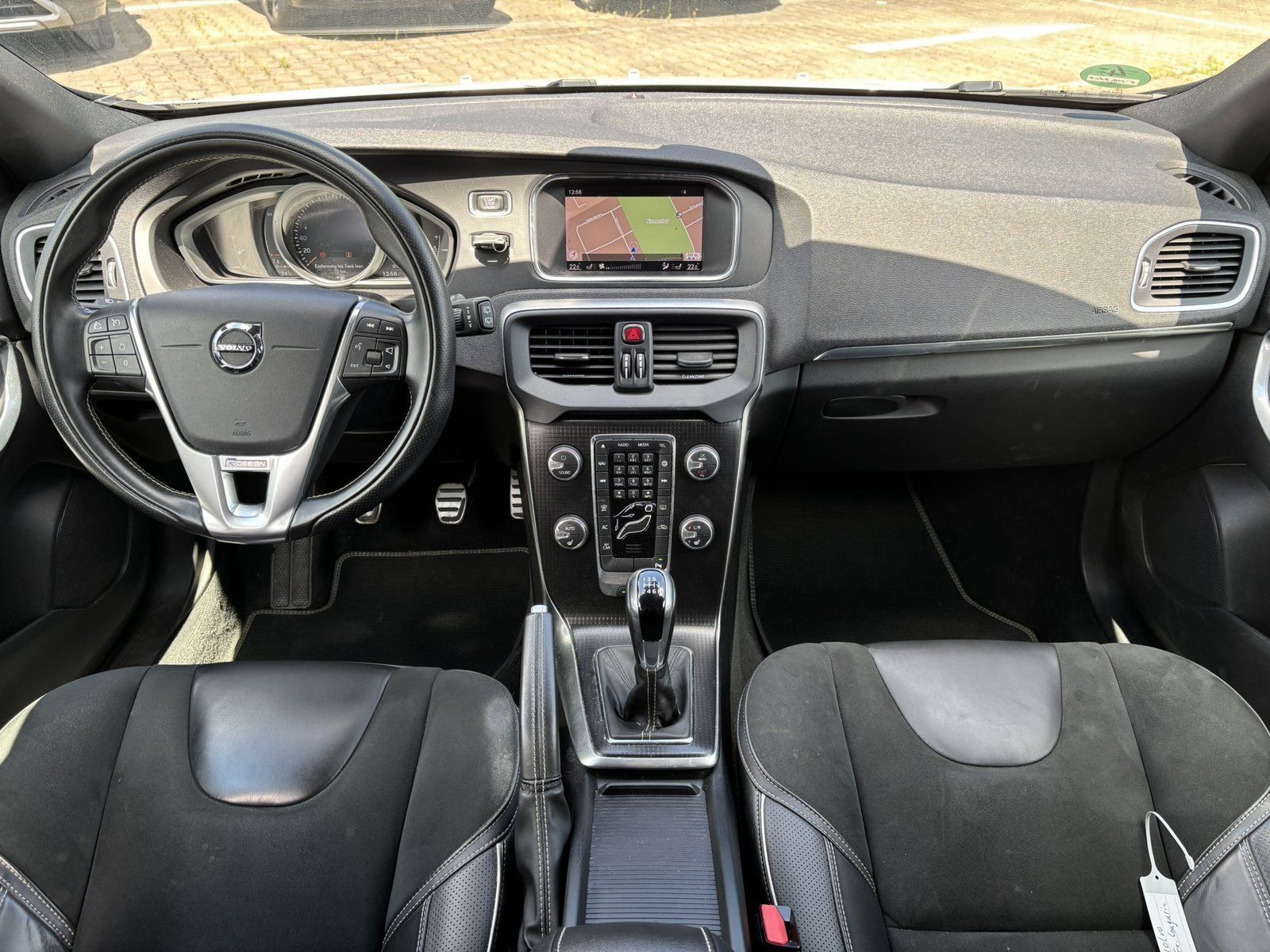 Fahrzeugabbildung Volvo V 40 T2 2.0 R-DESIGN*SHZ VORN/HINTEN*LED*BLUETOO