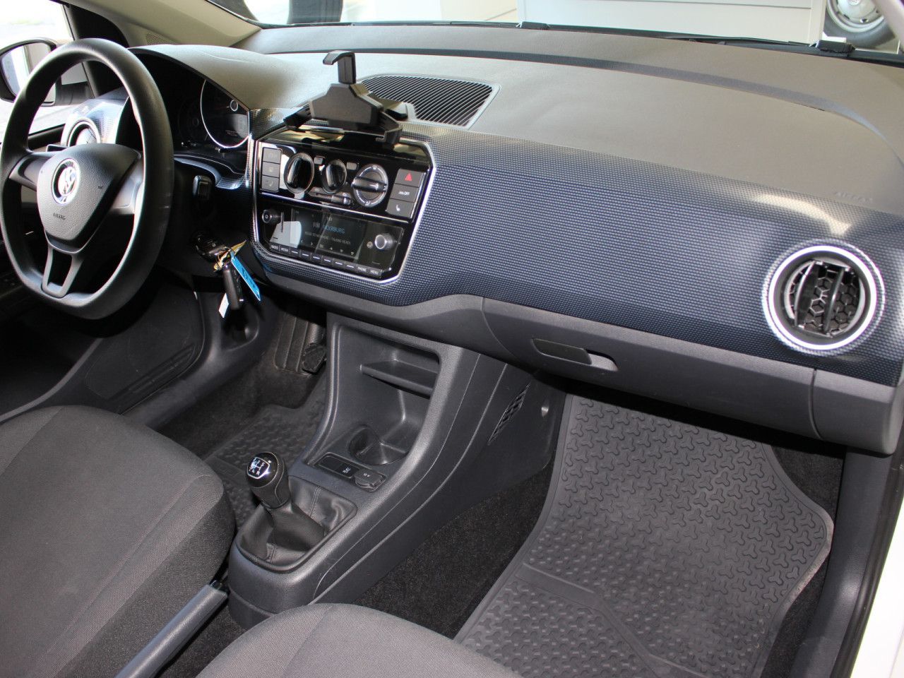 Fahrzeugabbildung Volkswagen up! move Klima/SHZ/Maps+More Dock