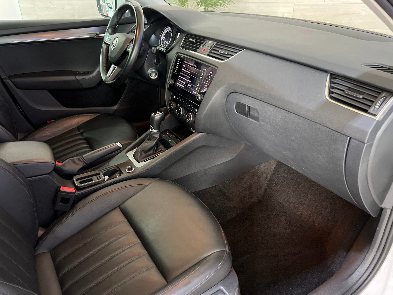 Fahrzeugabbildung SKODA Octavia Combi Premium Edition *Leder*Kamera*LED