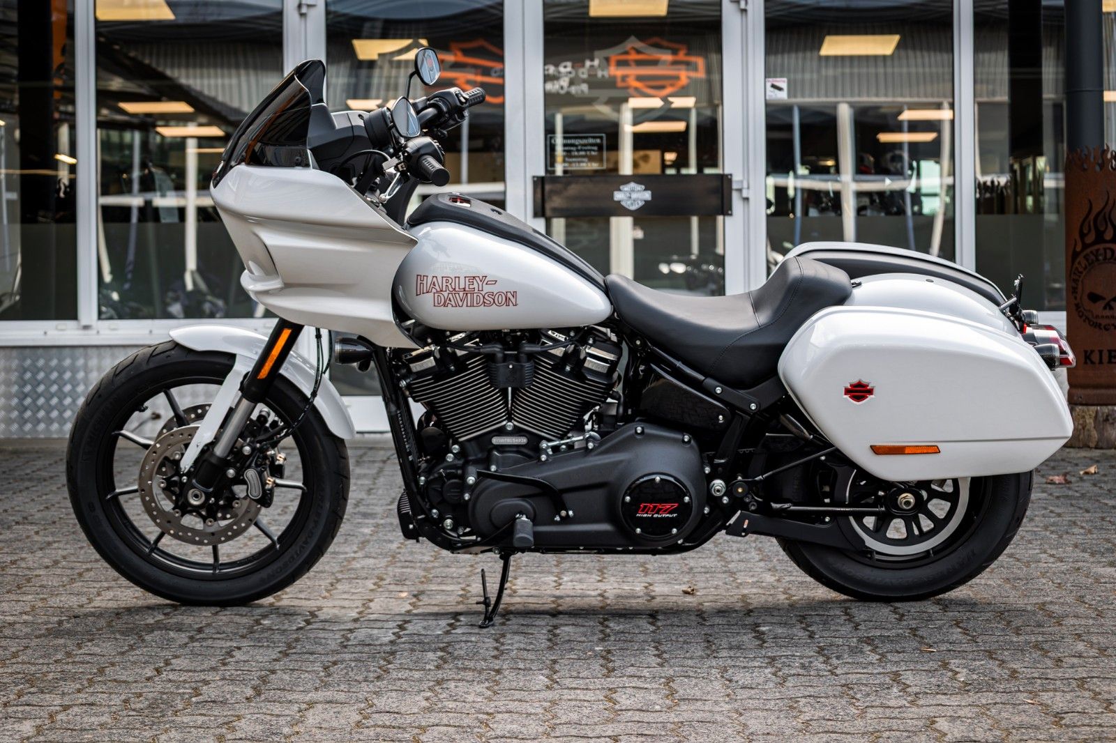 Fahrzeugabbildung Harley-Davidson FXLRST LOW RIDER ST 117 MY26