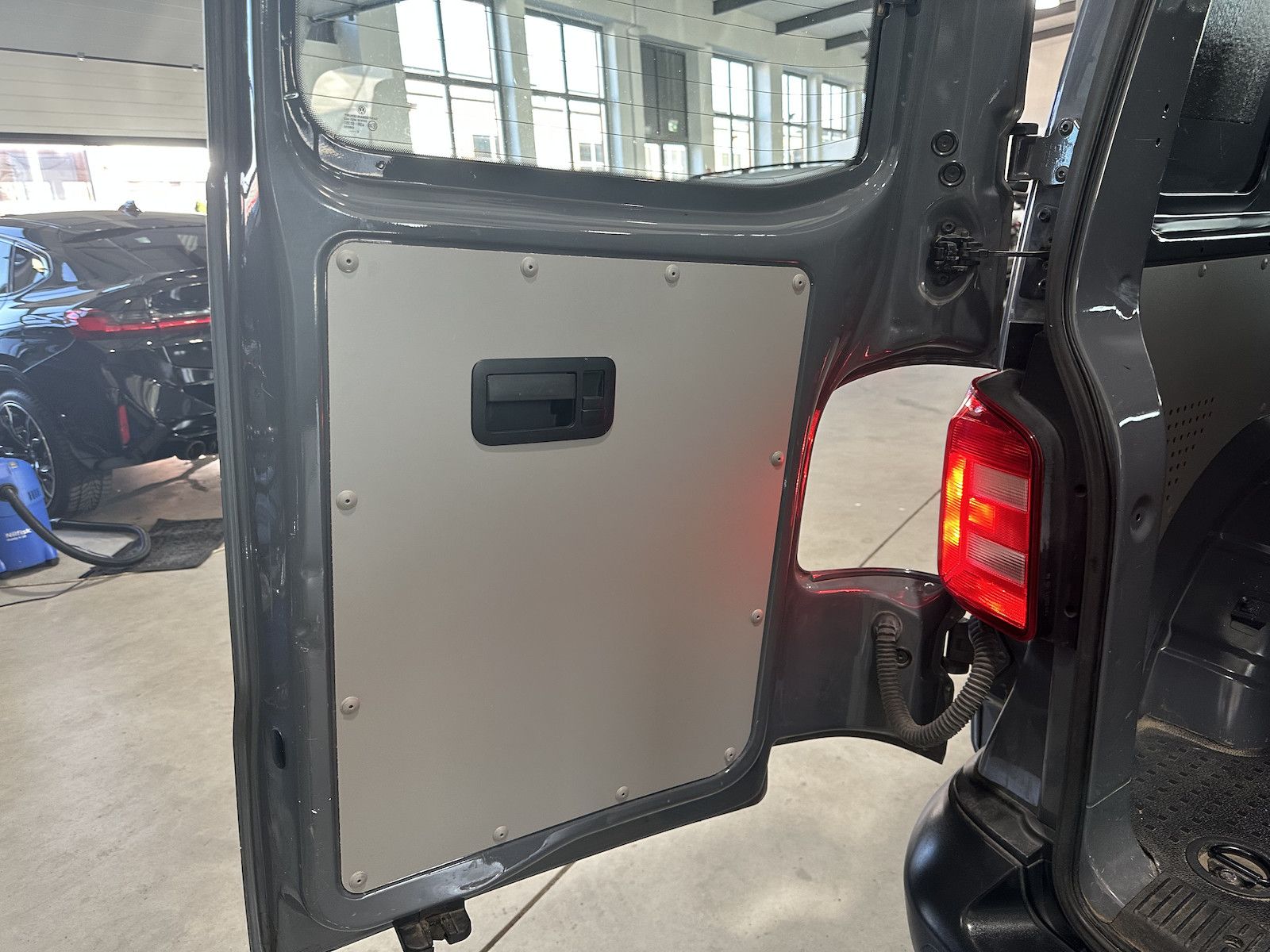 Fahrzeugabbildung Volkswagen T6 Kasten 2.0 TDI Kurz/1.Hd/U-Frei/3-Sitzer/PDC/