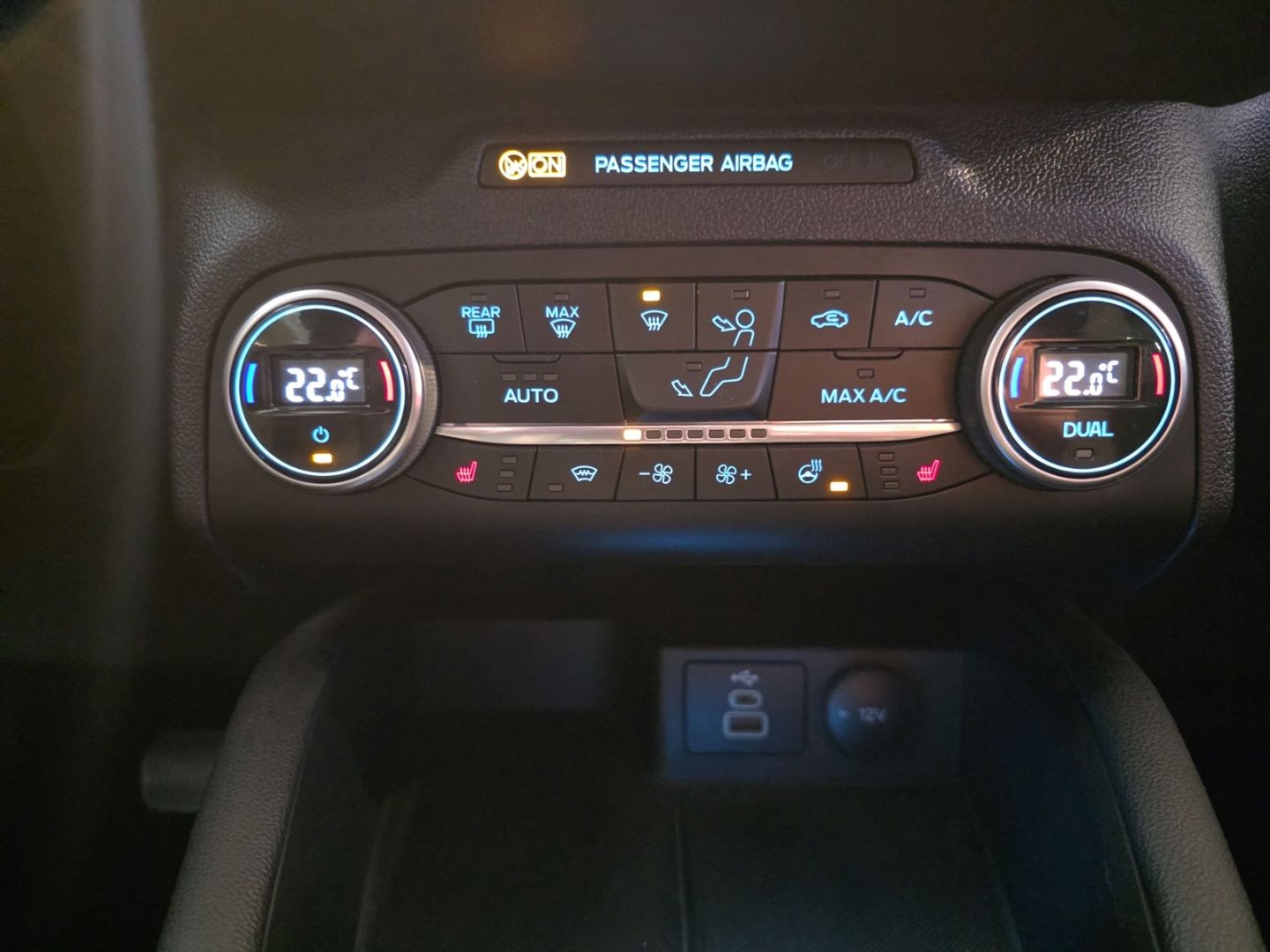 Fahrzeugabbildung Ford Kuga PHEV Titanium X GJR B&O Navi Digitales Cock